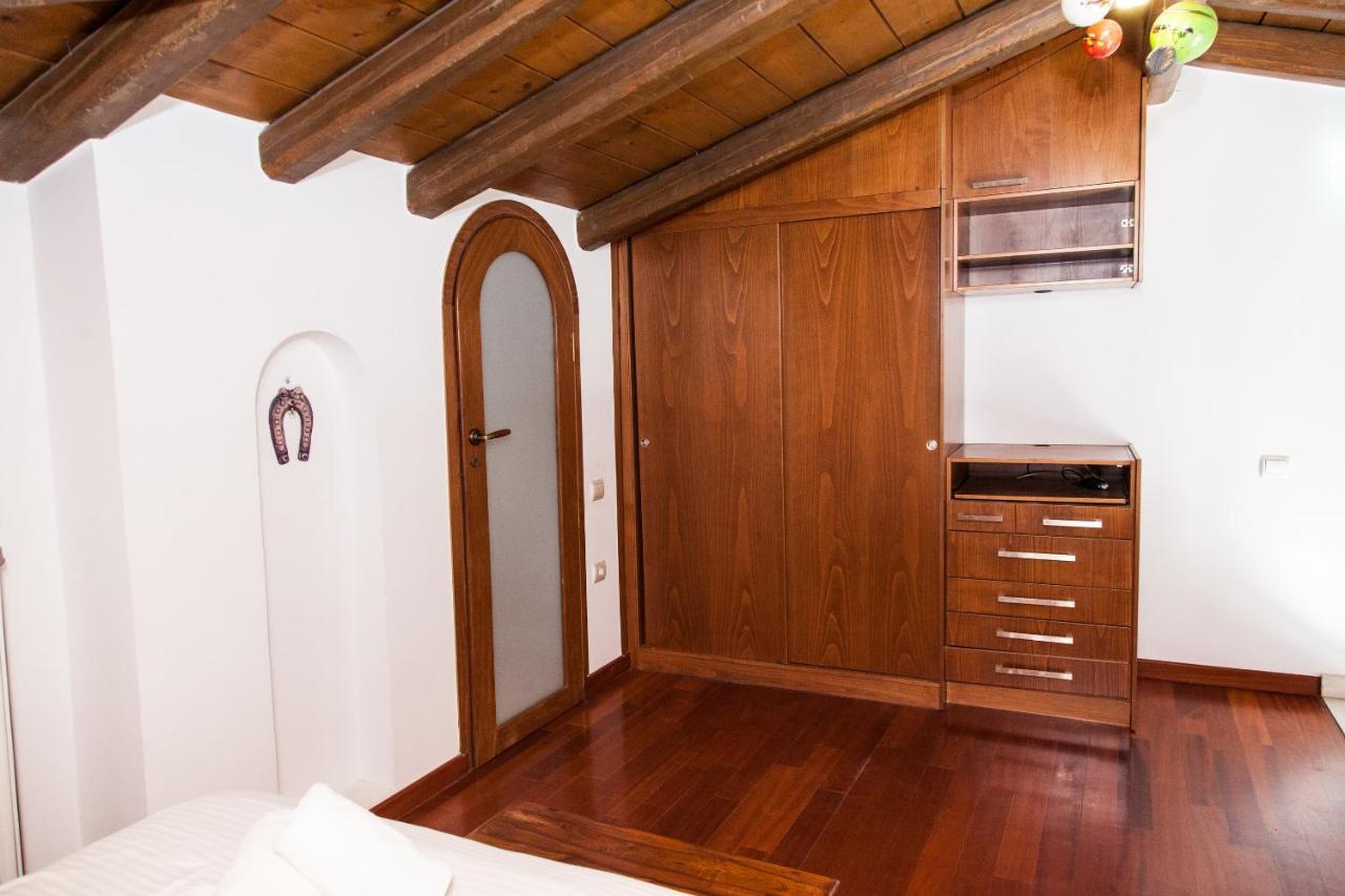 Unique Apt W/ Veranda Walking Distance To Sites Daire Atina Dış mekan fotoğraf
